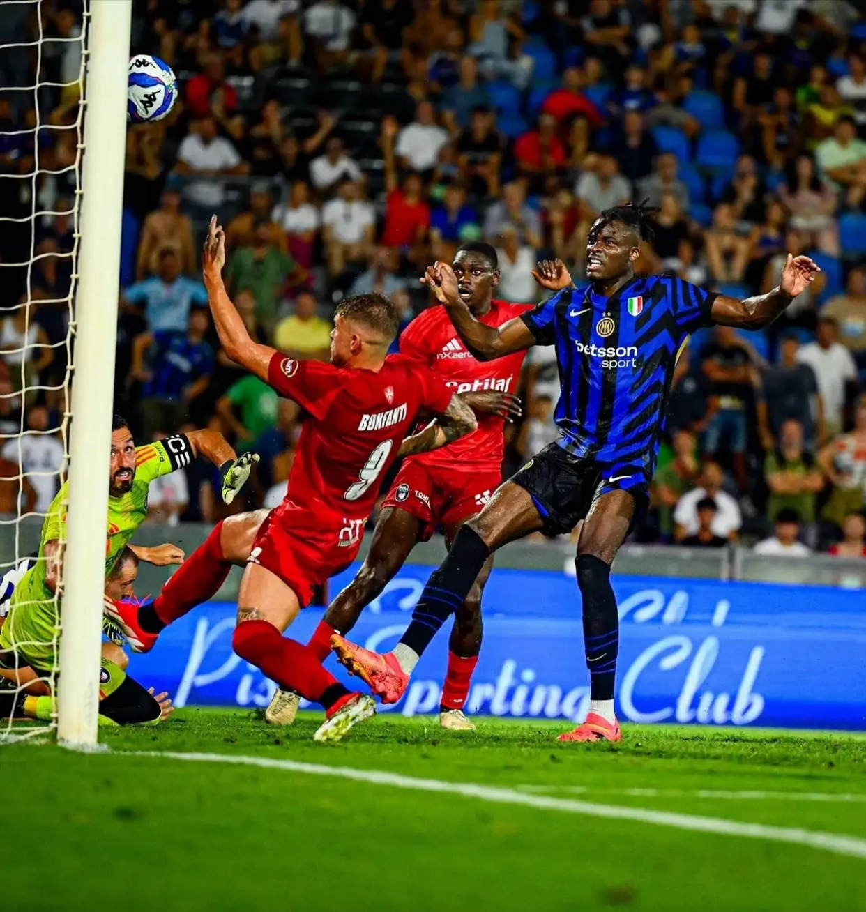 塞尔维亚不敌意大利,小组赛出线形势日益严峻,战绩斐然 塞尔维亚不敌意大利,小组赛出线形势日益严峻,战绩斐然