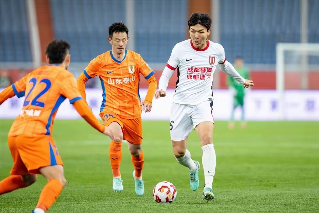 EDG横扫C9,JackeyLove开启传奇时刻焦点之战八强赛,点燃全场激情 EDG横扫C9,JackeyLove开启传奇时刻焦点之战八强赛,点燃全场激情