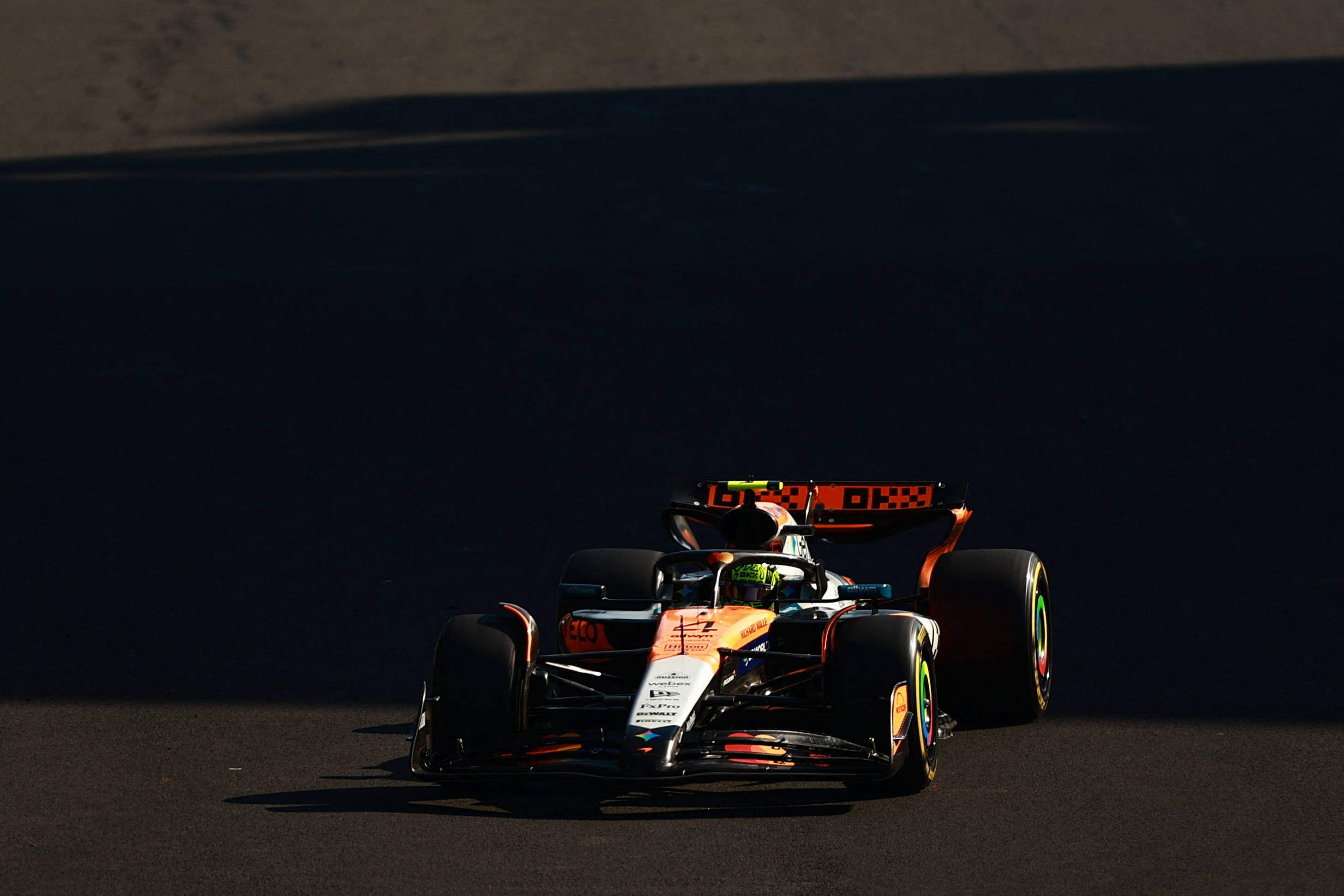 红牛车队轻取法拉利，诺里斯带队取胜