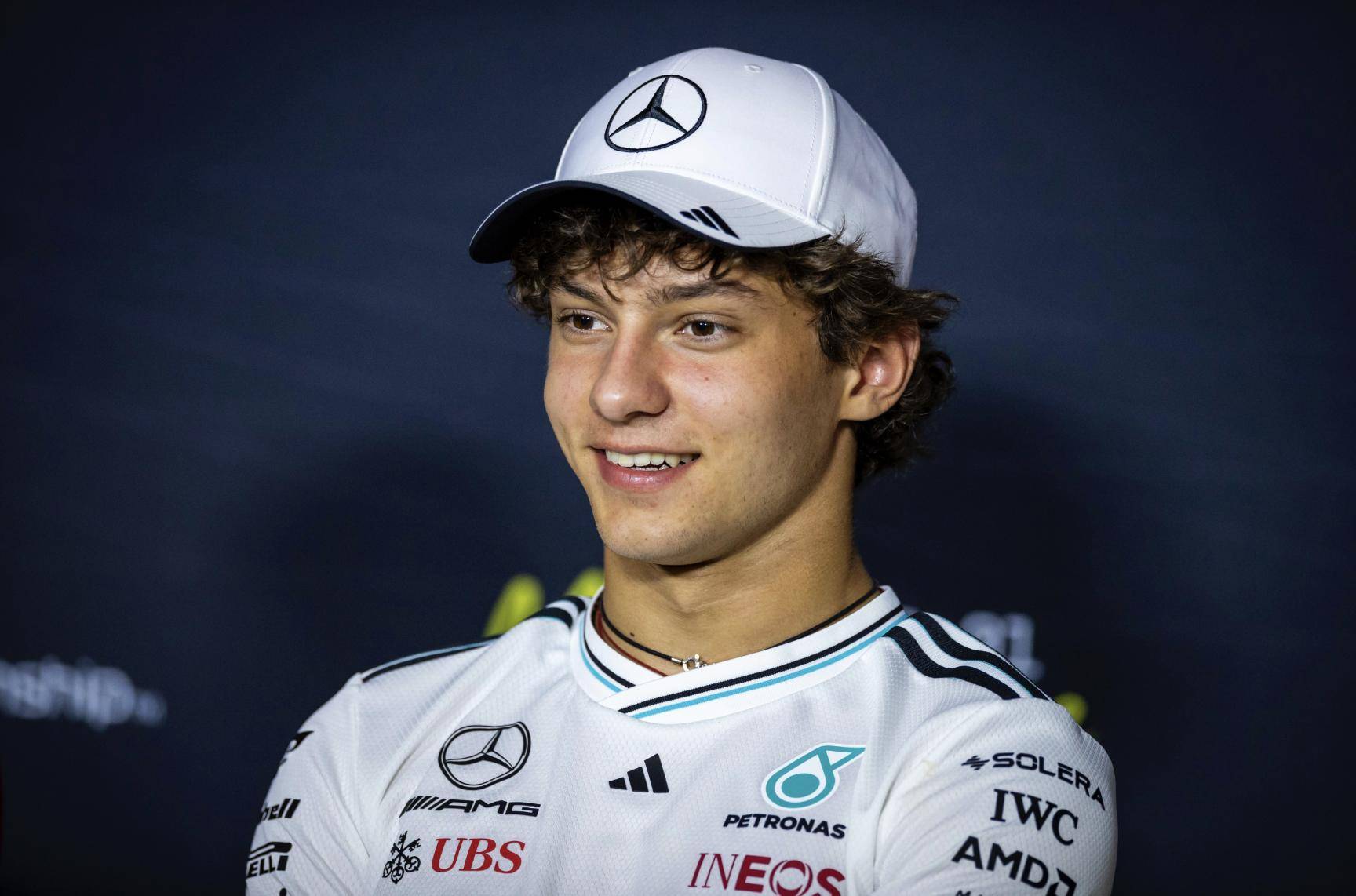 红牛二队轻取威廉姆斯，汉密尔顿点燃赛场