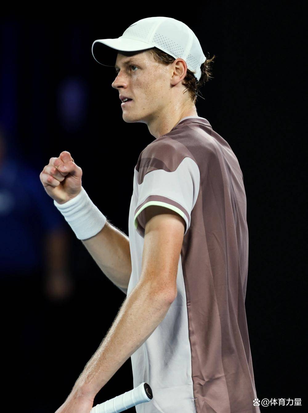 ATP总决赛轻取年终总决赛，辛纳状态火热
