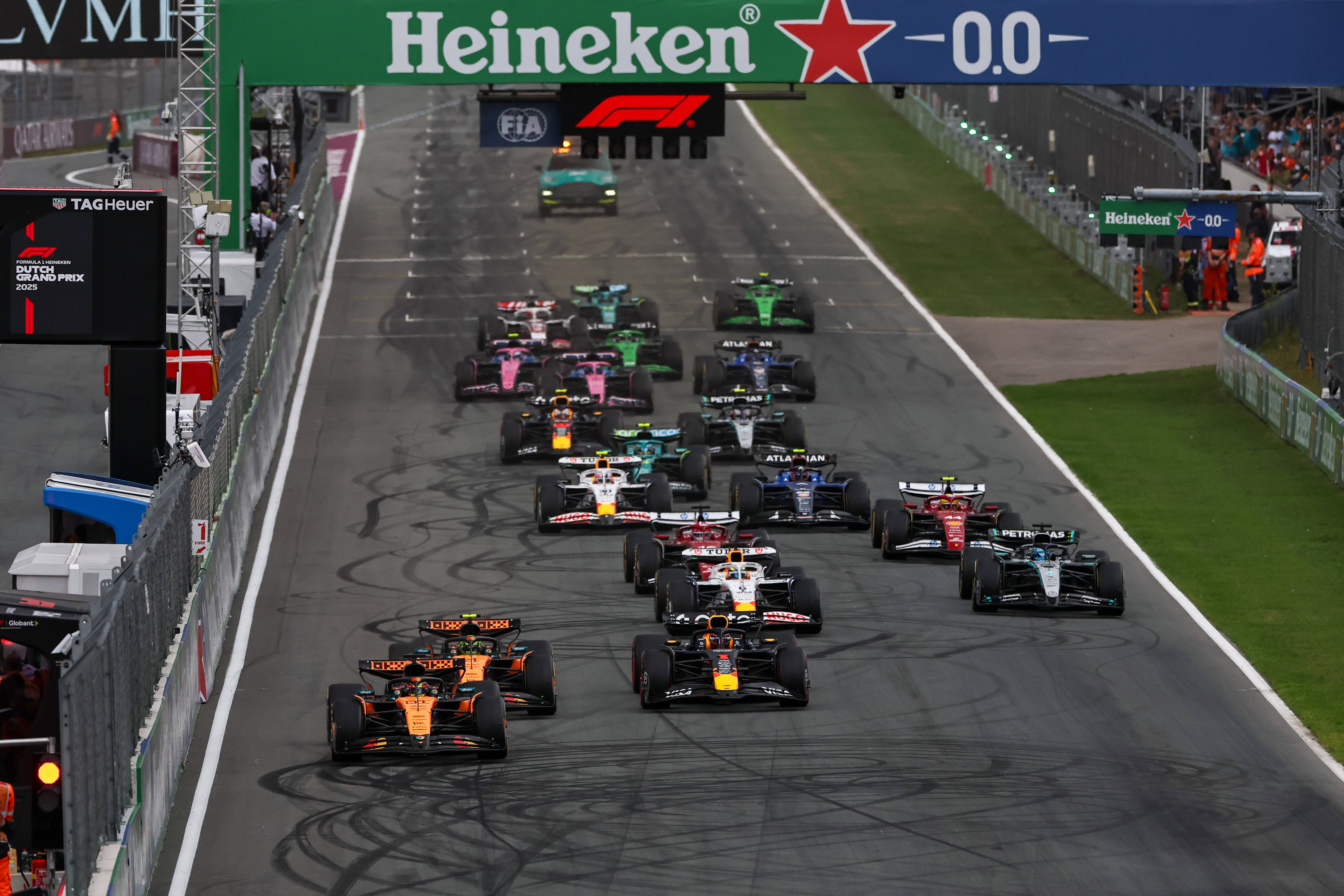 红牛车队轻取红牛二队,皮亚斯特里刷新纪录 红牛车队轻取红牛二队,皮亚斯特里刷新纪录