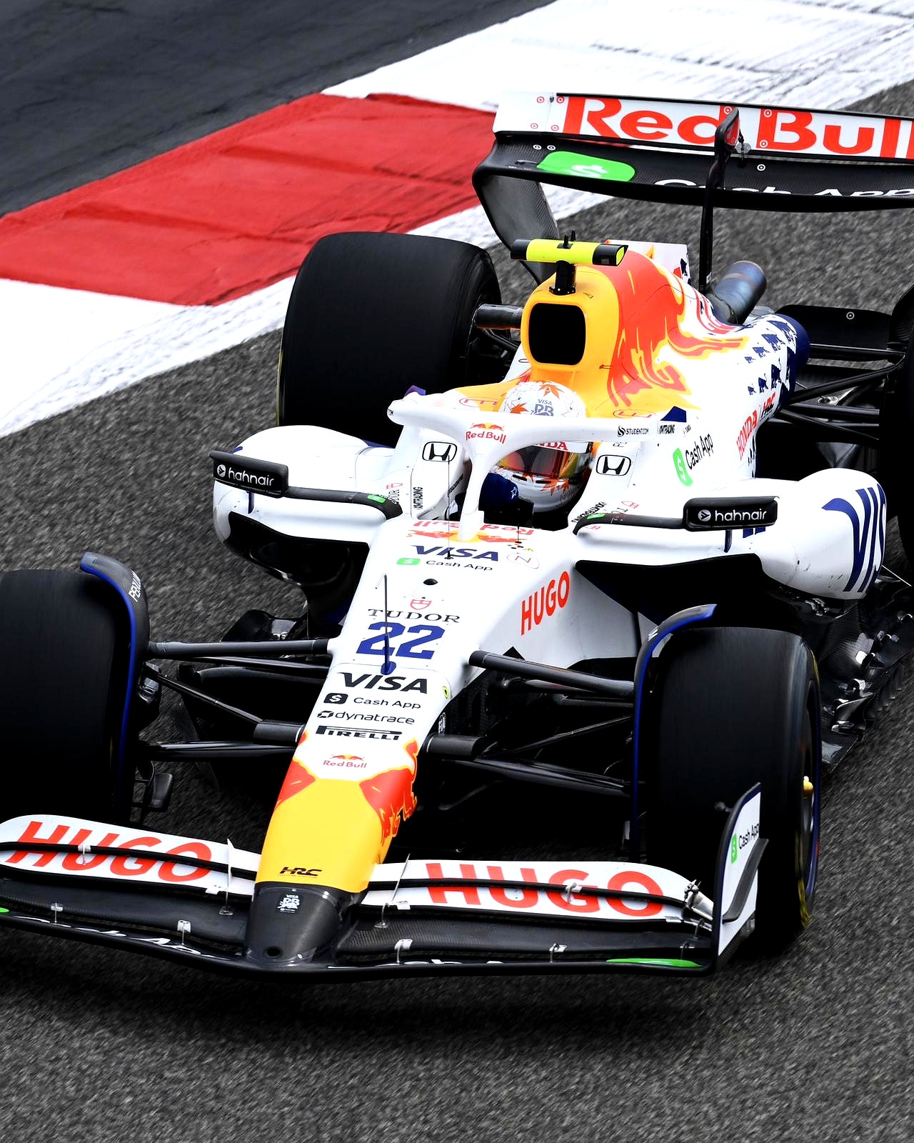 梅赛德斯完胜索伯车队，塞恩斯高光表现